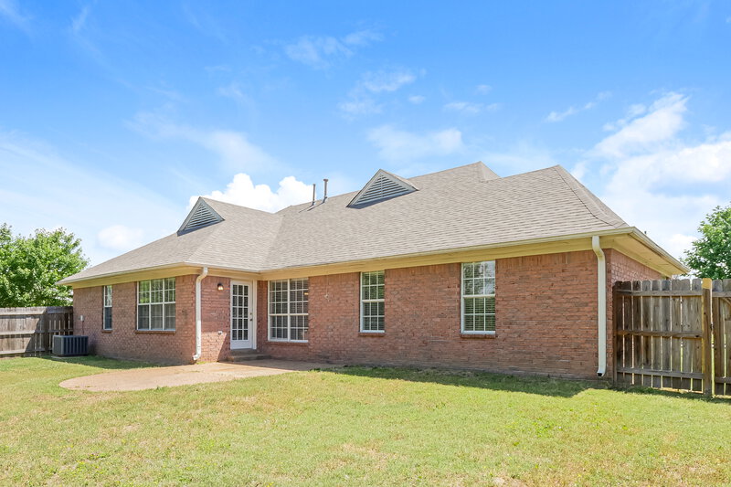 2,140/Mo, 661 Shelley Renee Ln Cordova, TN 38018 Rear View