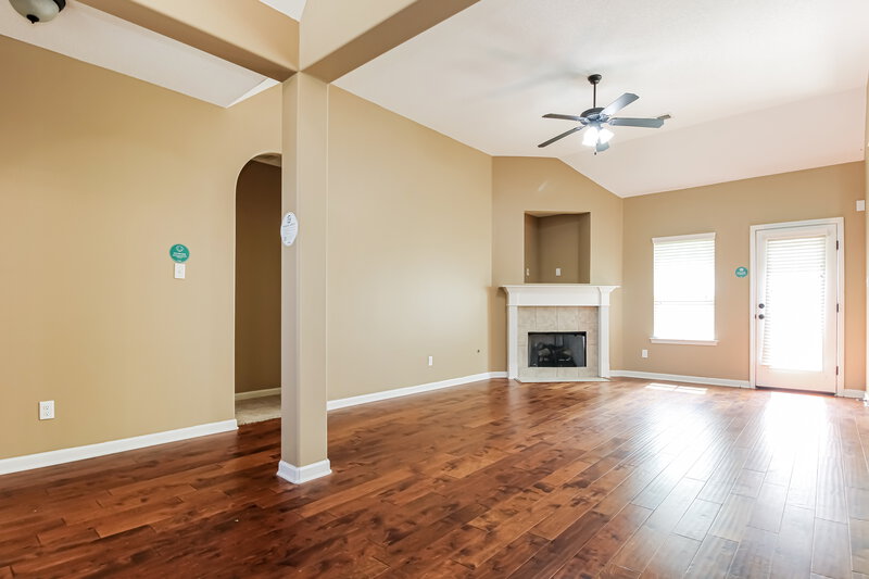 2,190/Mo, 6969 Snowshoe Dr Lakeland, TN 38002 Living Room View