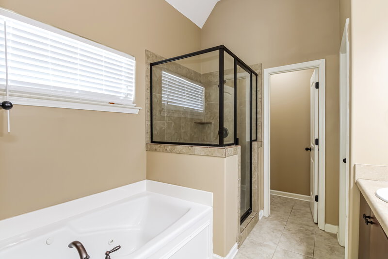 2,190/Mo, 6969 Snowshoe Dr Lakeland, TN 38002 Main Bedroom View 3