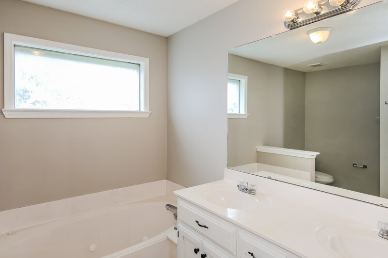 1,700/Mo, 150 Mack Edwards Dr Oakland, TN 38060 Main Bathroom View