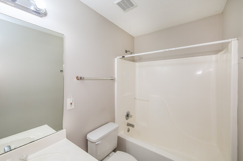 1,700/Mo, 150 Mack Edwards Dr Oakland, TN 38060 Bathroom View