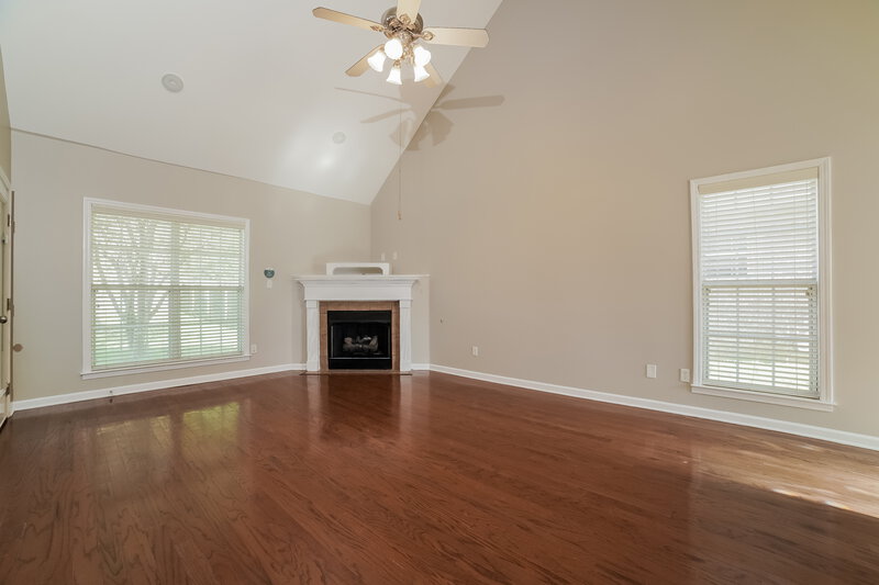 1,995/Mo, 4145 Chaucer Dr Southaven, MS 38672 Living Room View 2