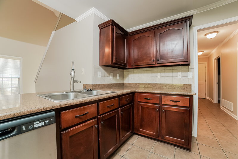 1,995/Mo, 4145 Chaucer Dr Southaven, MS 38672 Kitchen View 2