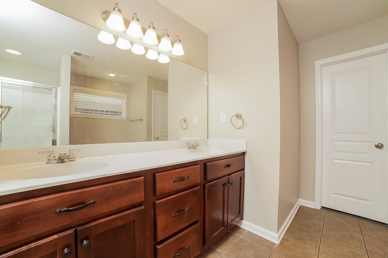 1,995/Mo, 4145 Chaucer Dr Southaven, MS 38672 Main Bathroom View 2