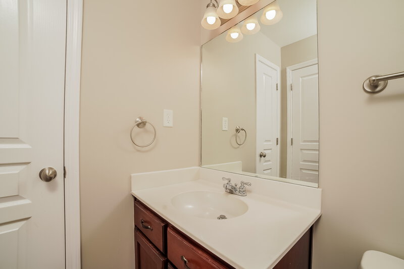 1,995/Mo, 4145 Chaucer Dr Southaven, MS 38672 Bathroom View