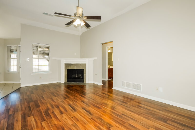 1,665/Mo, 7631 Tally Ho Dr E Olive Branch, MS 38654 Living Room View