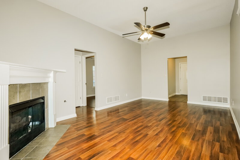 1,665/Mo, 7631 Tally Ho Dr E Olive Branch, MS 38654 Living Room View 2