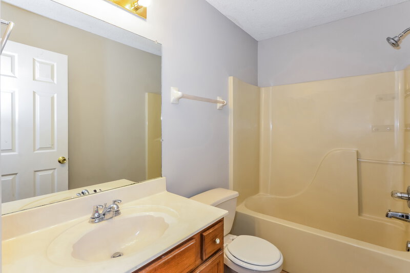 1,555/Mo, 1030 Jessica Lauren Dr Cordova, TN 38018 Main Bathroom View