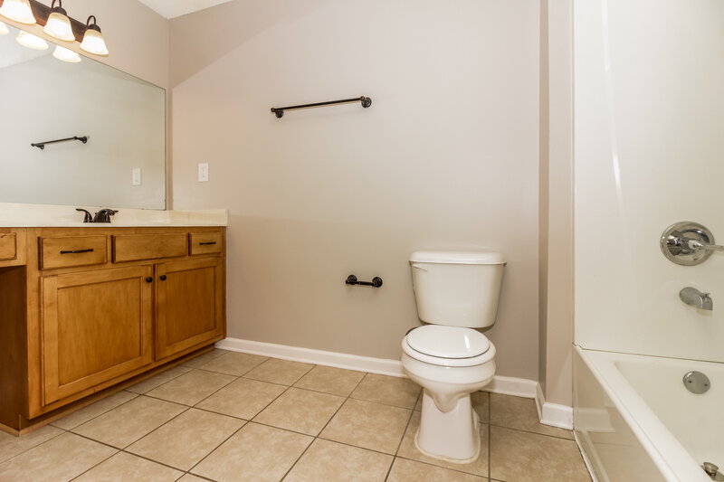 2,090/Mo, 7317 Green Ash Dr Olive Branch, MS 38654 Main Bathroom View