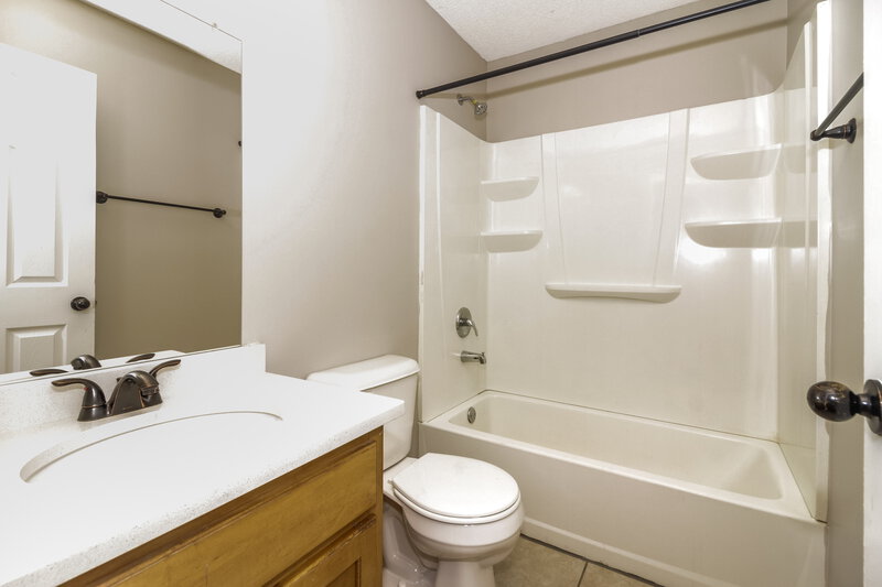 2,090/Mo, 7317 Green Ash Dr Olive Branch, MS 38654 Bathroom View