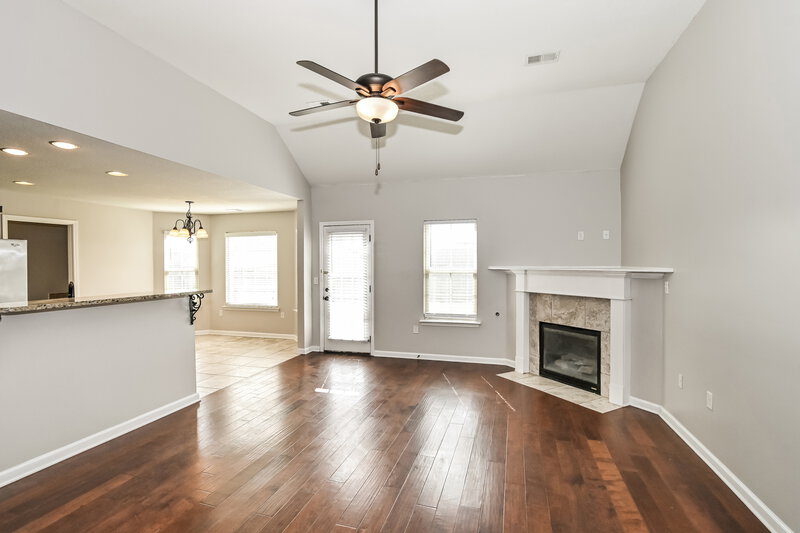 2,370/Mo, 2867 S Cherry Dr Southaven, MS 38672 Living Room View 2