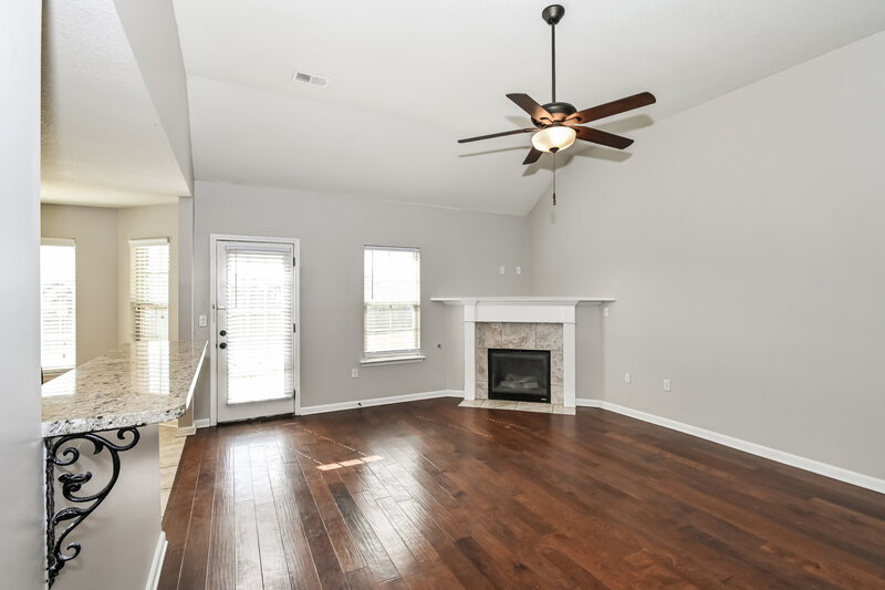 2,370/Mo, 2867 S Cherry Dr Southaven, MS 38672 Living Room View 3