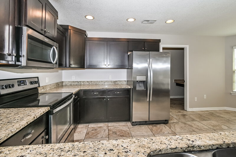 2,370/Mo, 2867 S Cherry Dr Southaven, MS 38672 Kitchen View