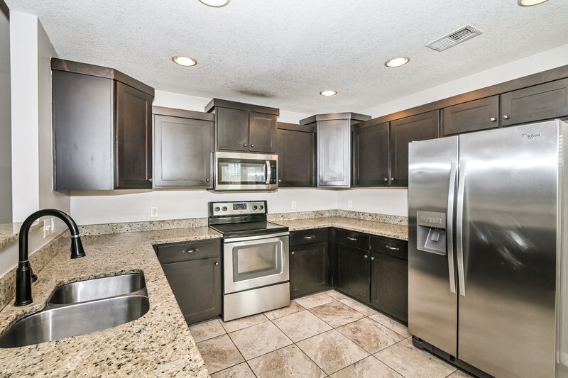 2,370/Mo, 2867 S Cherry Dr Southaven, MS 38672 Kitchen View 2