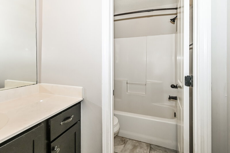 2,370/Mo, 2867 S Cherry Dr Southaven, MS 38672 Bathroom View