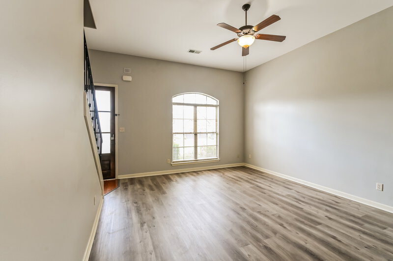 2,180/Mo, 305 Garden Springs Dr Oakland, TN 38060 Living Room View 2