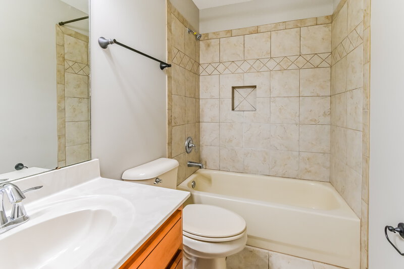 2,180/Mo, 305 Garden Springs Dr Oakland, TN 38060 Bathroom View