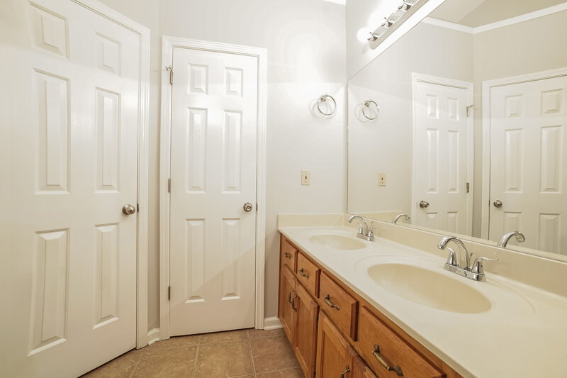 2,185/Mo, 7370 Wendy Way Walls, MS 38680 Main Bathroom View