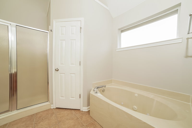 2,185/Mo, 7370 Wendy Way Walls, MS 38680 Bathroom View