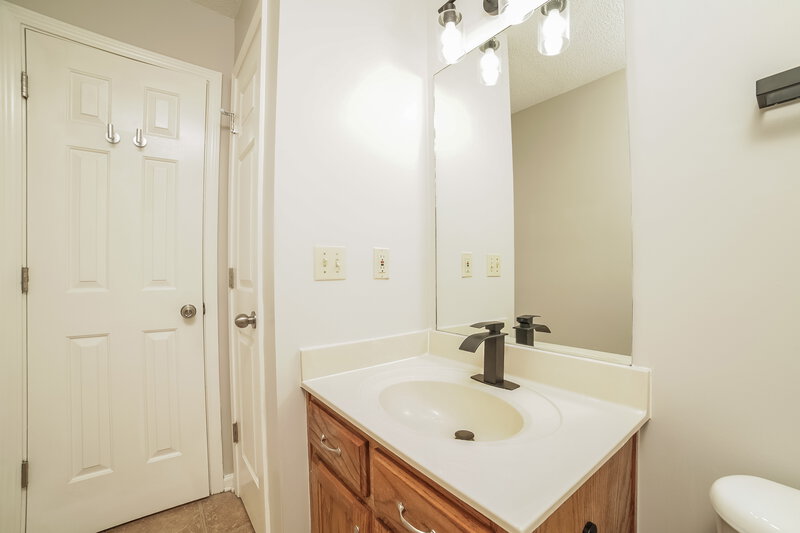 2,185/Mo, 7370 Wendy Way Walls, MS 38680 Bathroom View 2