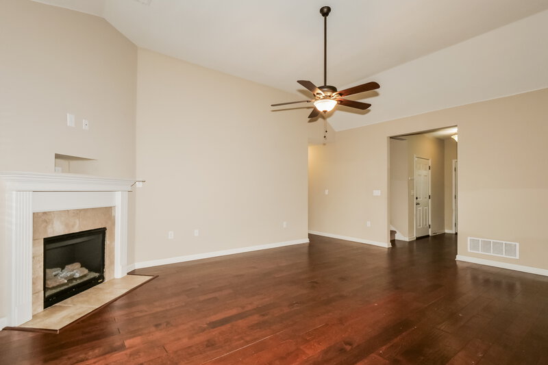 2,305/Mo, 10829 Paul Coleman Dr Olive Branch, MS 38654 Living Room View 2