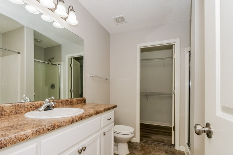 1,995/Mo, 2401 Forest Hill Irene Rd N Cordova, TN 38016 Main Bathroom View