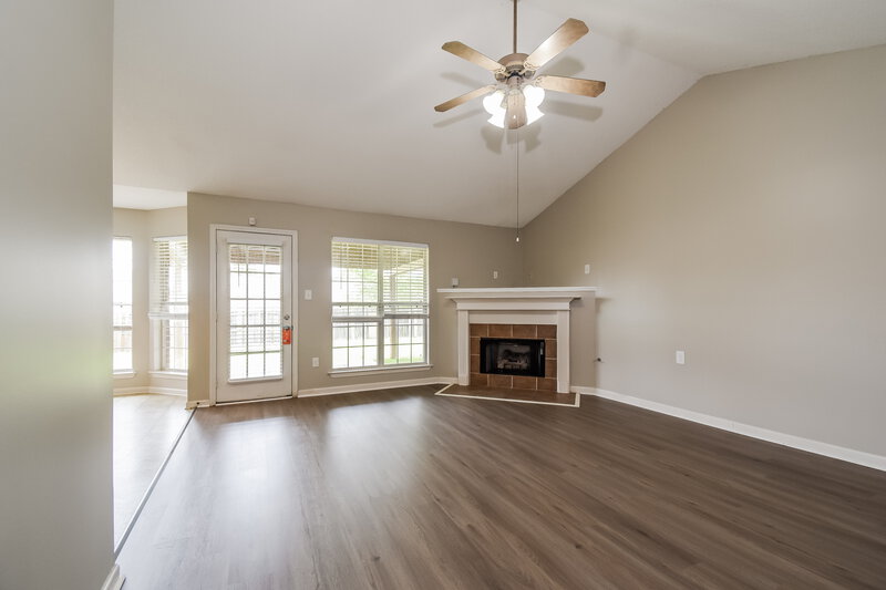 1,970/Mo, 8181 Martin Dr Southaven, MS 38671 Living Room View 2