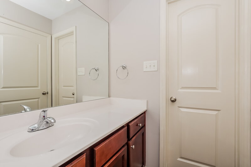 3,120/Mo, 5823 Stonewall Dr Olive Branch, MS 38654 Bathroom View 2