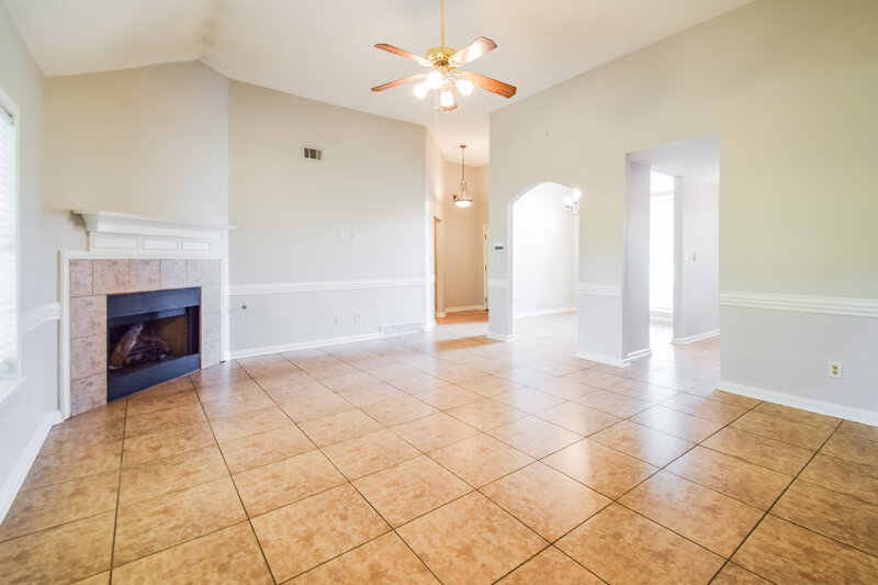 2,200/Mo, 2086 Heather Rdg Southaven, MS 38672 Living Room View