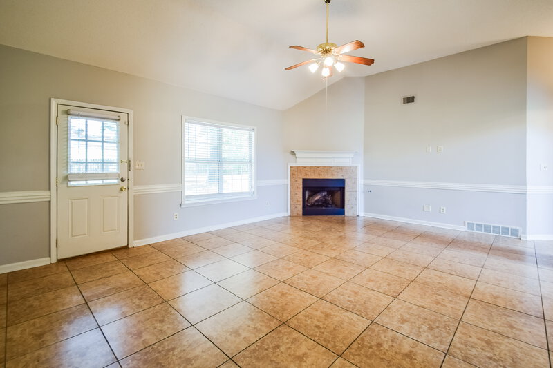 2,200/Mo, 2086 Heather Rdg Southaven, MS 38672 Living Room View 2