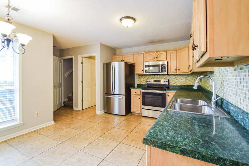 2,200/Mo, 2086 Heather Rdg Southaven, MS 38672 Kitchen View
