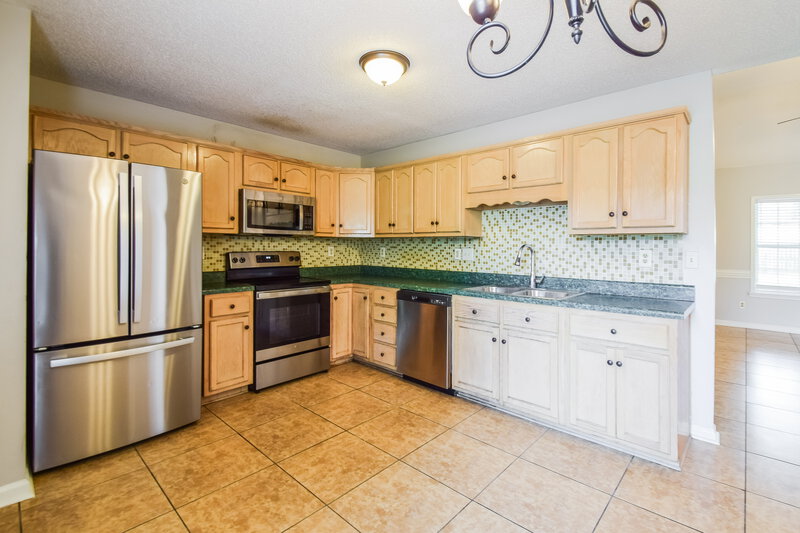 2,200/Mo, 2086 Heather Rdg Southaven, MS 38672 Kitchen View 2