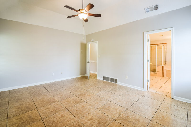 2,200/Mo, 2086 Heather Rdg Southaven, MS 38672 Main Bedroom View 2