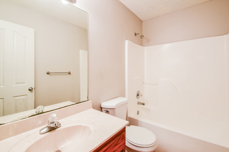 2,200/Mo, 2086 Heather Rdg Southaven, MS 38672 Bathroom View