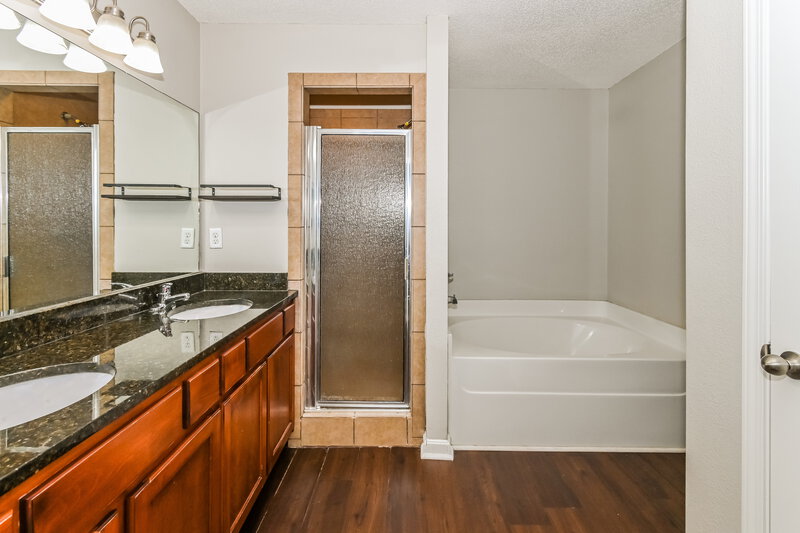 2,095/Mo, 4135 Chelsea Wood Cv Olive Branch, MS 38654 Main Bathroom View