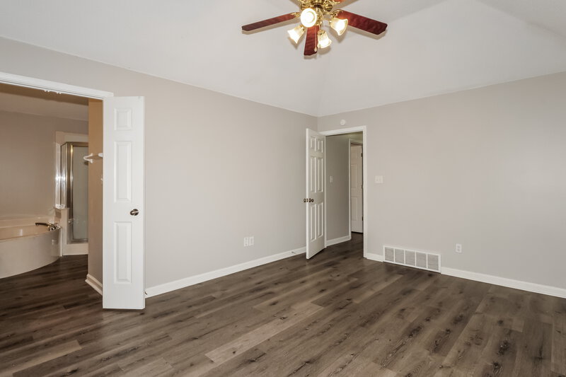 1,995/Mo, 9775 Misty Bay Cv Arlington, TN 38002 Main Bedroom View