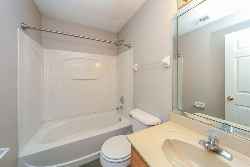 2,470/Mo, 8243 Cross Point Dr Olive Branch, MS 38654 Bathroom View