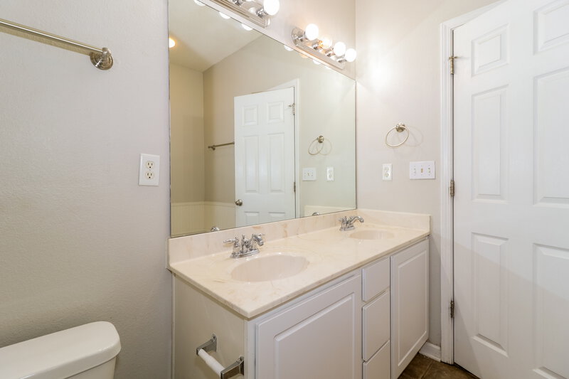 1,655/Mo, 9885 White Poplar Dr Olive Branch, MS 38654 Bathroom View