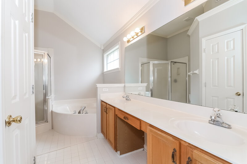 1,905/Mo, 8607 Brer Fox Cv Cordova, TN 38018 Master Bathroom View