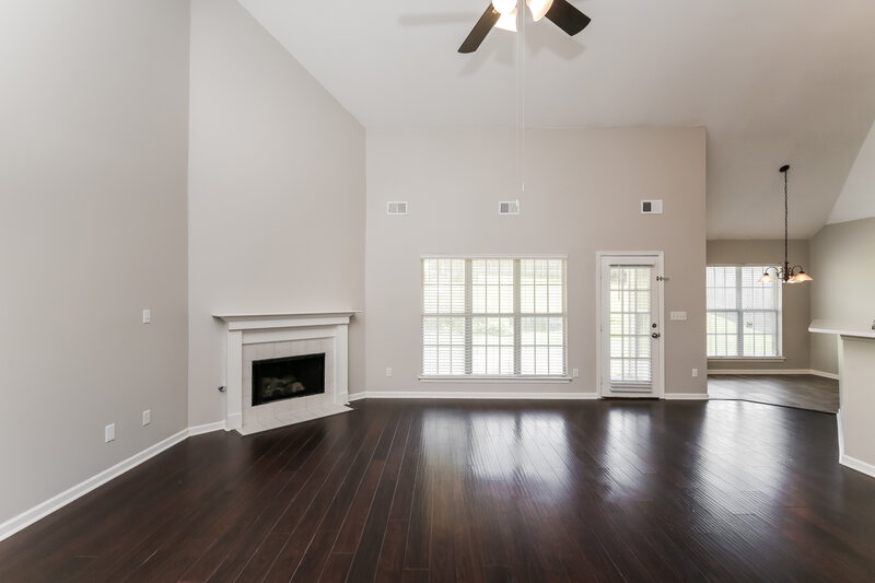2,120/Mo, 1205 Worthington Dr Southaven, MS 38671 Living Room View 2