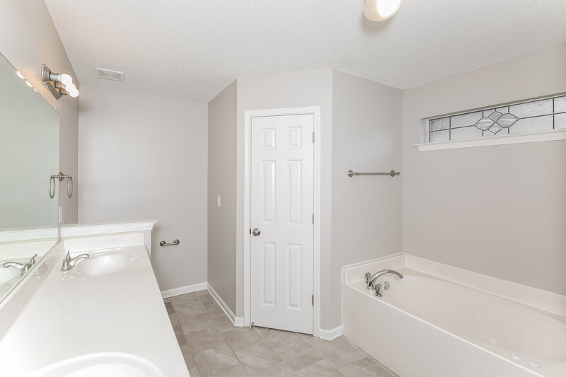2,120/Mo, 1205 Worthington Dr Southaven, MS 38671 Main Bathroom View