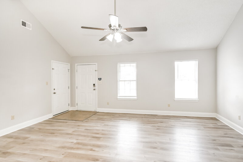 1,840/Mo, 3030 Caitlynn Cir N Horn Lake, MS 38637 Living Room View 2