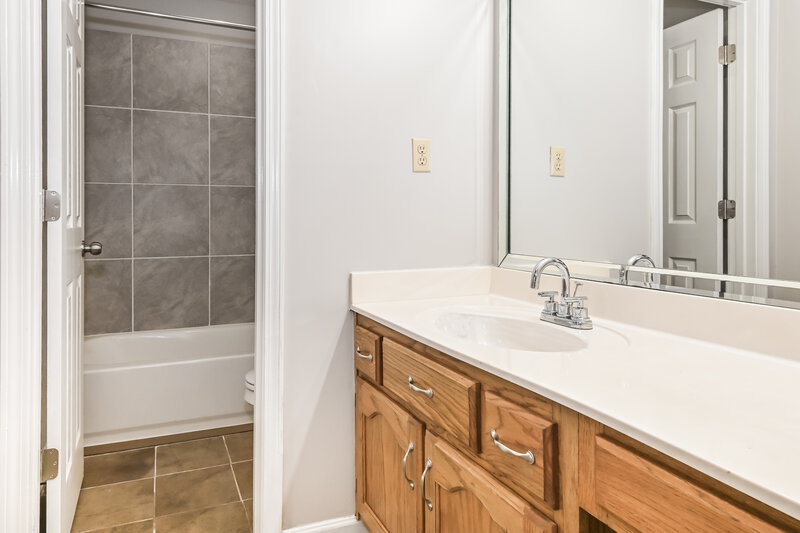 1,840/Mo, 3030 Caitlynn Cir N Horn Lake, MS 38637 Main Bathroom View