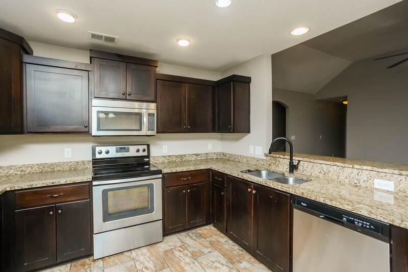 1,970/Mo, 3468 Avis Ln Southaven, MS 38672 Kitchen View 2