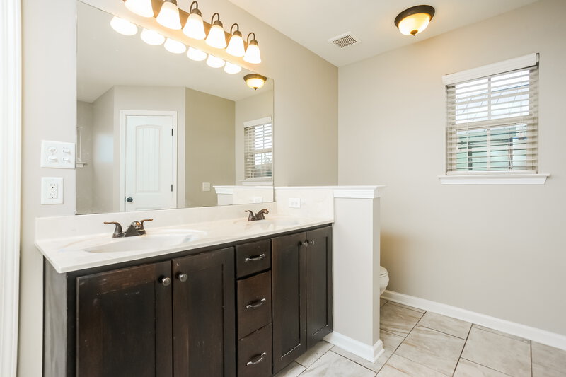 1,970/Mo, 3468 Avis Ln Southaven, MS 38672 Main Bathroom View