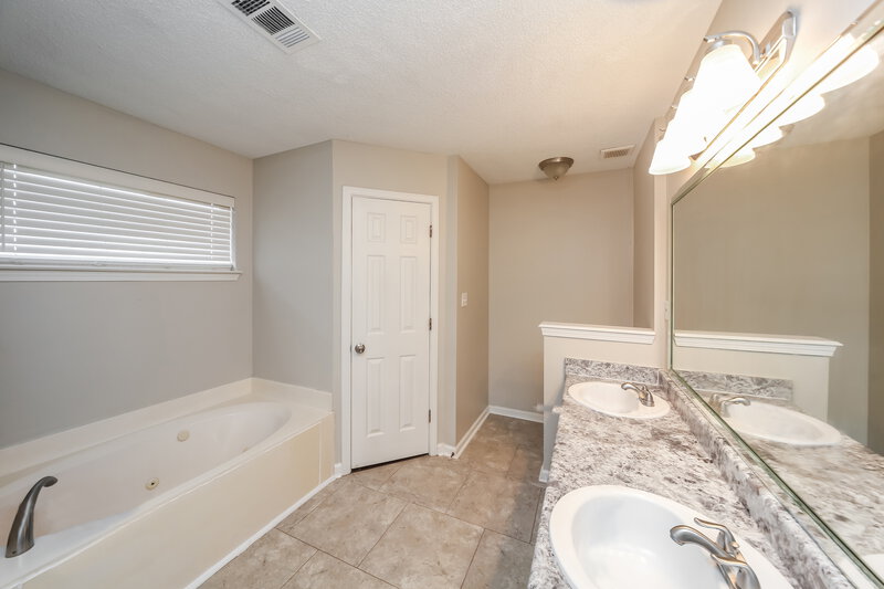 1,645/Mo, 6888 Ranch Ridge Cove W Walls, MS 38680 Main Bathroom View