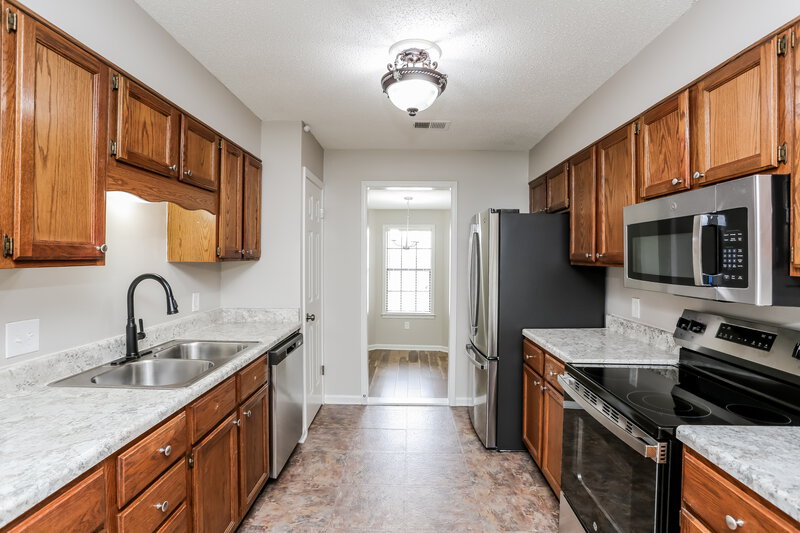 1,780/Mo, 781 Needle Cv Southaven, MS 38671 Kitchen View 2