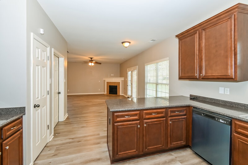 2,980/Mo, 8904 Courtly Cir N Olive Branch, MS 38654 Kitchen View 2