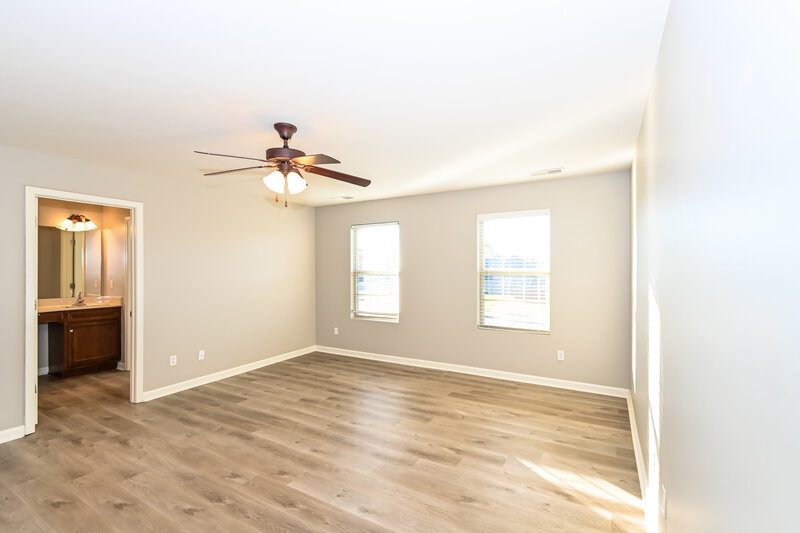 2,980/Mo, 8904 Courtly Cir N Olive Branch, MS 38654 Main Bedroom View