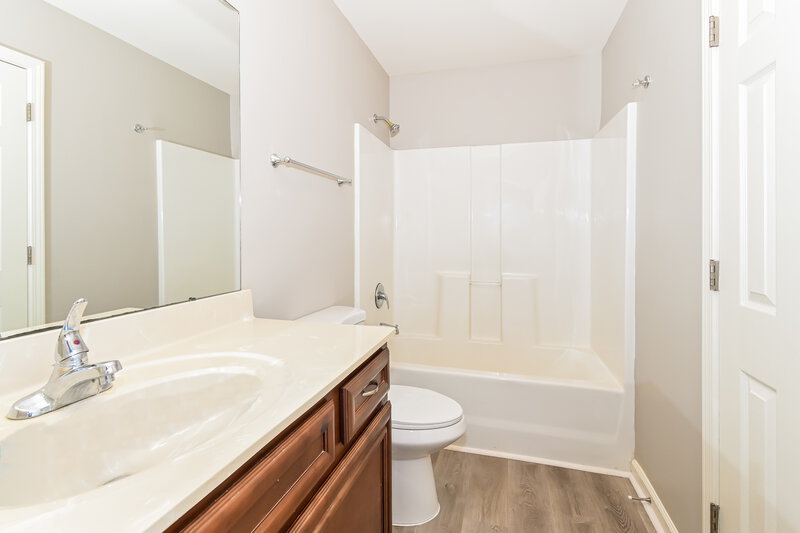 2,980/Mo, 8904 Courtly Cir N Olive Branch, MS 38654 Bathroom View
